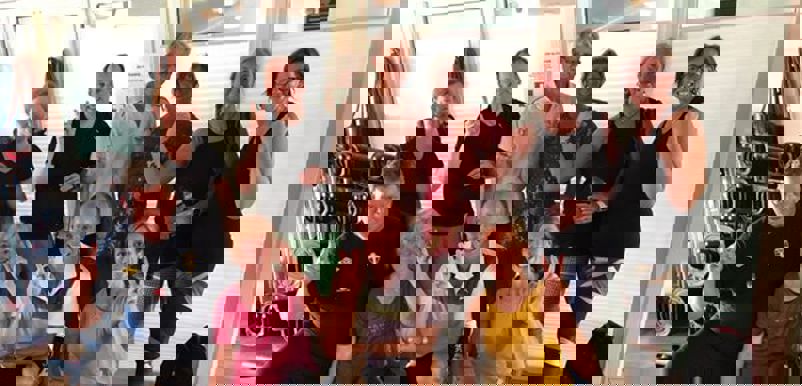 En gruppbild på deltagare i ett träningspass