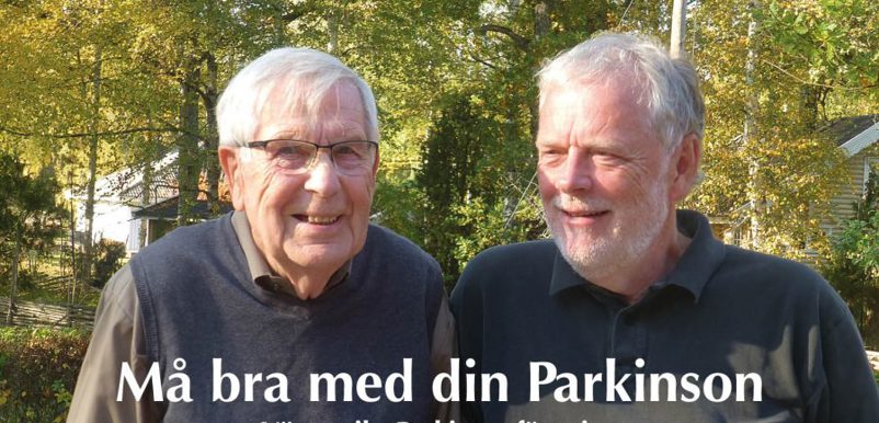 Två äldre herrar i en skogsdunge