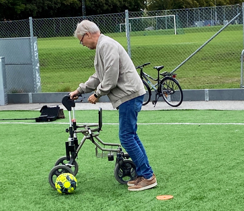 Gåfotboll med rollator